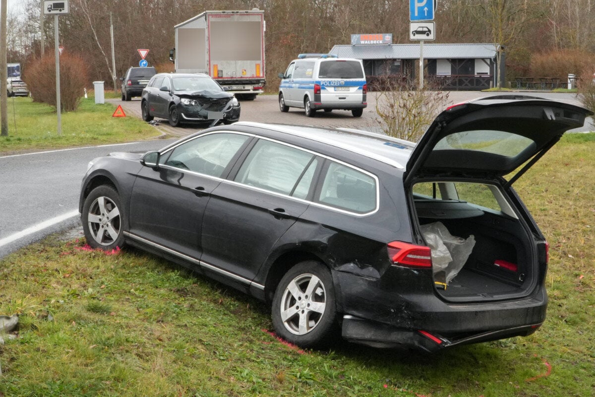 Autos-krachen-ineinander-Vier-Verletzte-bei-Unfall-auf-der-B2