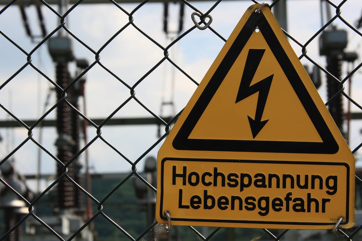 Arbeiter-nach-Stromunfall-reanimiert-Feuerwehr-lobt-Retter-Sehr-gut-reagiert-