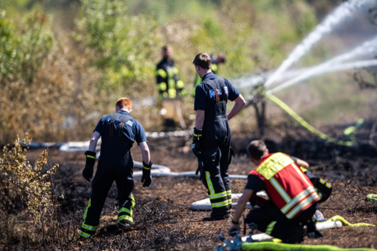 Großbrand im Moor Bewohner müssen Häuser verlassen