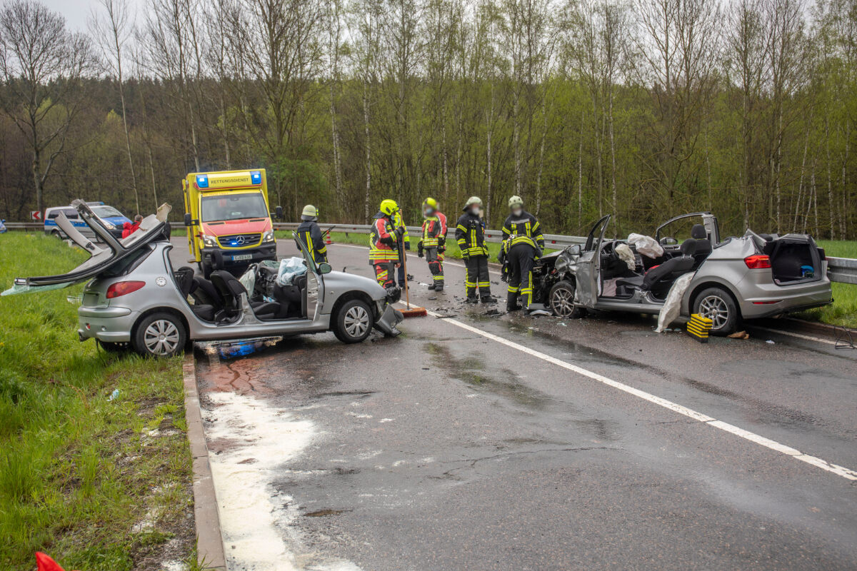 Zeugen Nach Schwerem Unfall Mit Zwei Verletzten Gesucht Tag24