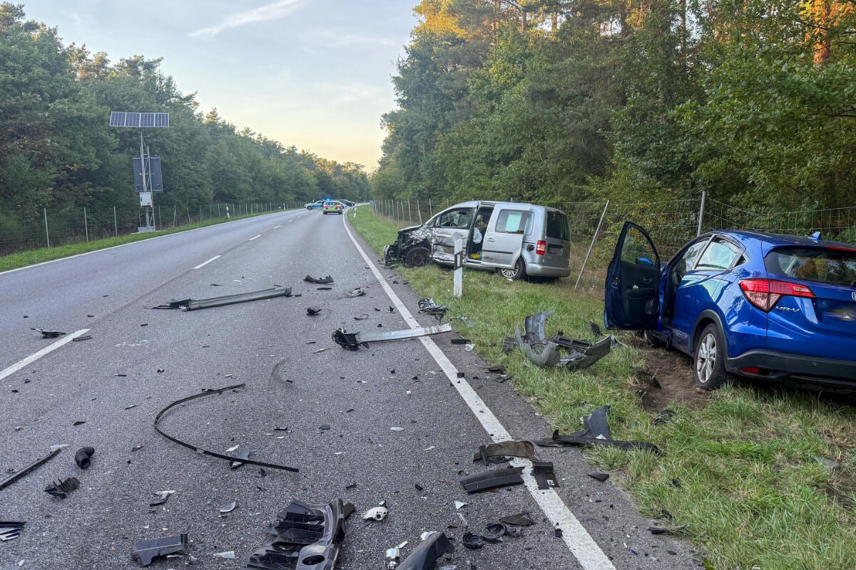 Drei-Autos-kollidieren-auf-Bundesstra-e-Vier-Verletzte-nach-schwerer-Karambolage