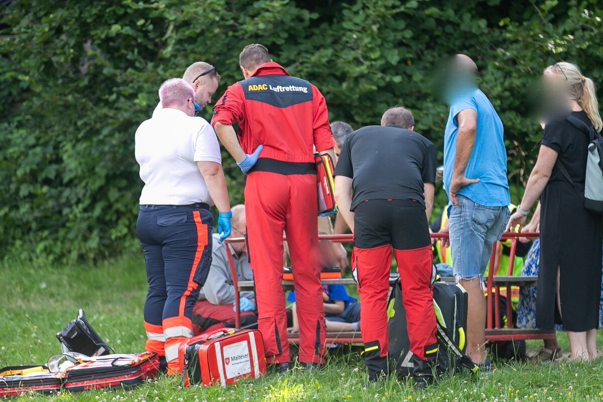 Drama auf Spielplatz: Kind (6) auf Karussell schwer verletzt