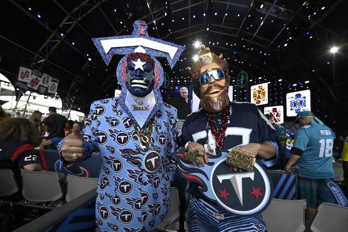 Titans hilariously turn to interview format for schedule release