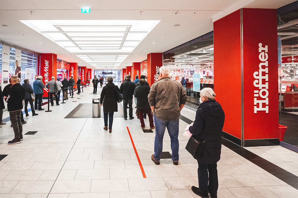 Customers will queue up at Höffner from Monday (June 7th)!  That’s because of this action!