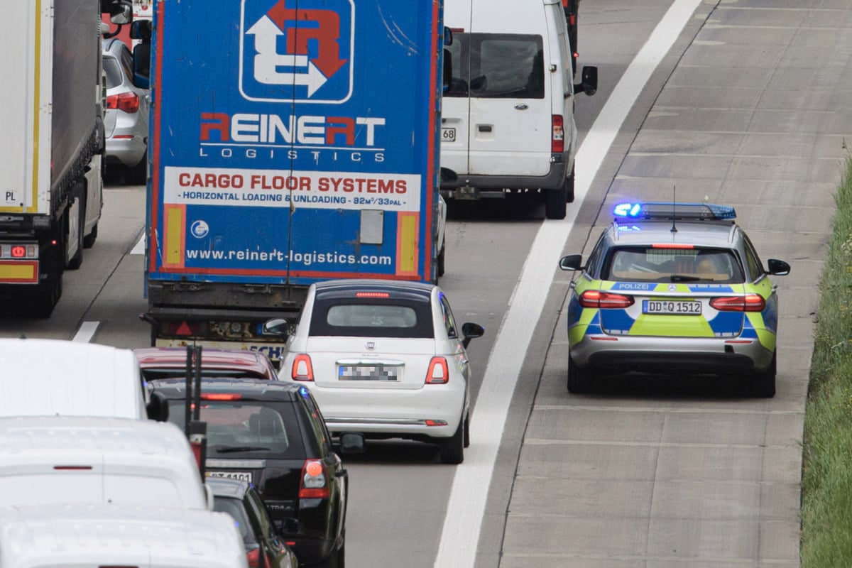 Lkw-und-Auto-krachen-auf-Dresdner-A4-Abfahrt-ineinander-Frau-verletzt