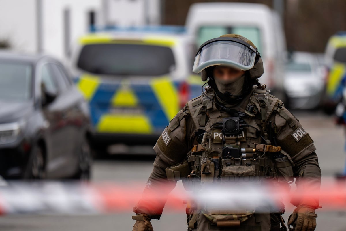 SEK-Einsatz-in-R-sselsheim-Mann-h-lt-seine-Frau-in-Wohnung-fest