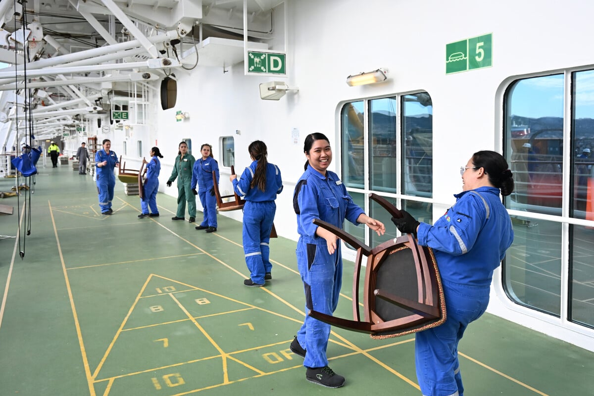 AIDA-spendet-4700-M-bel-Wo-St-hle-Sofas-und-Co-ein-neues-Zuhause-finden