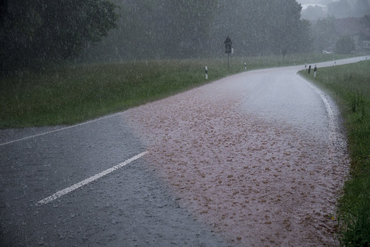 Unwetter schlägt heftig zu: Etliche Straßen in Nordhausen überflutet