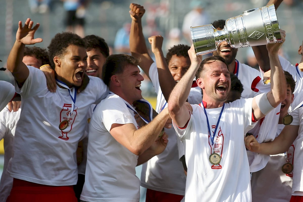 Finaltag der Amateure: Feuchte Augen bei Pokal-Kapitän! Er geht mit der Trophäe