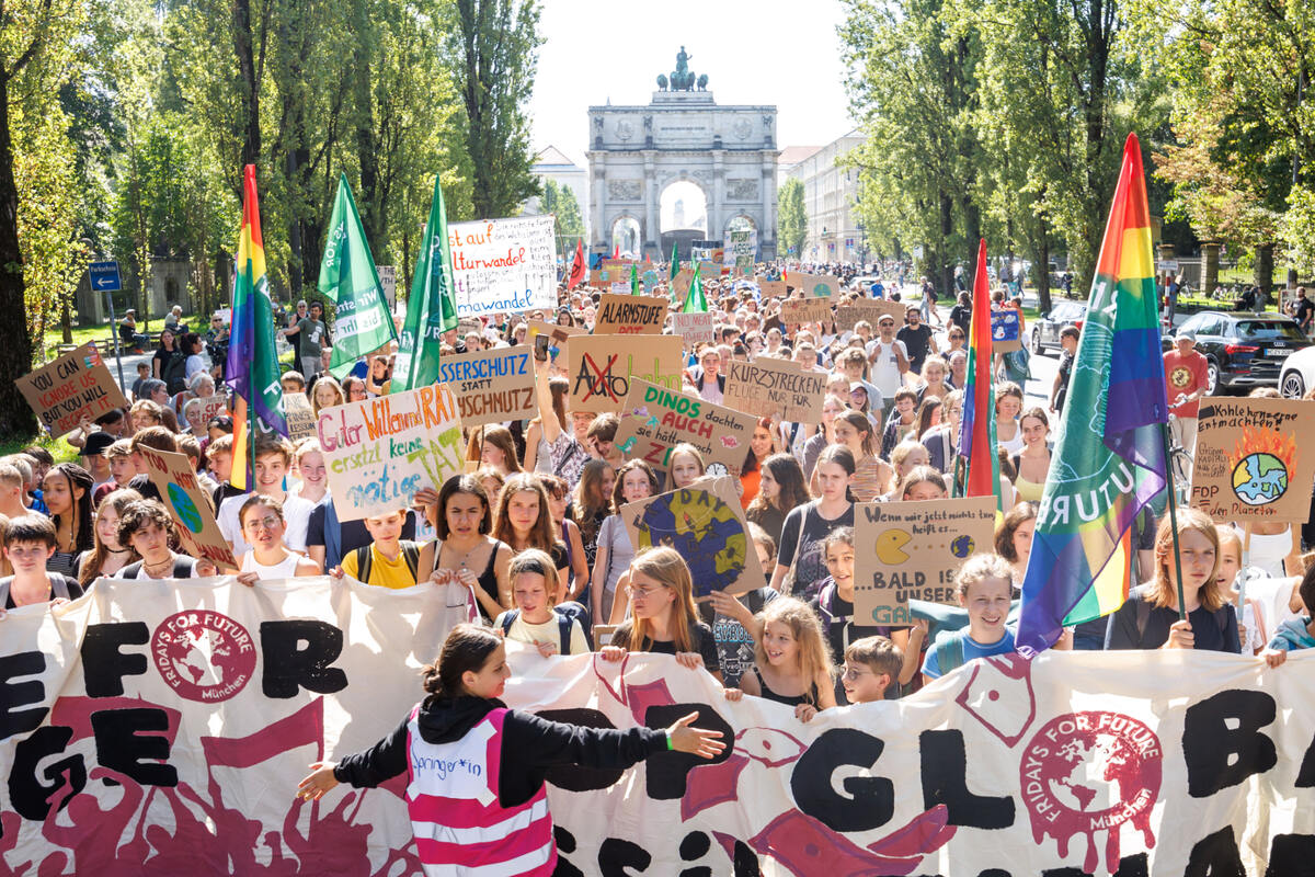 München: Tausende Bei Demonstration Von "Fridays For Future"