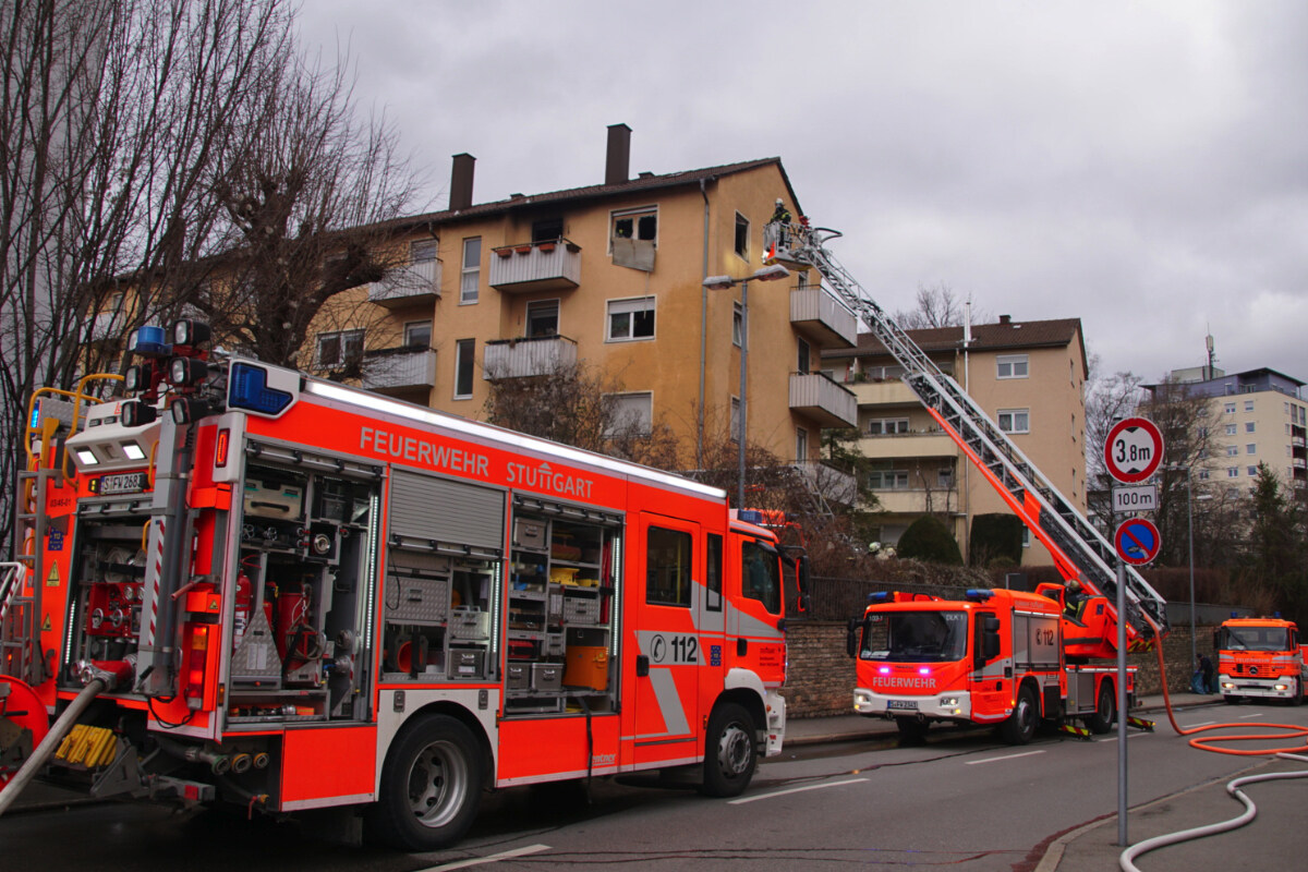 Brand in Wohnung: Feuerwehr rettet Frau "aus höchster Lebensgefahr"