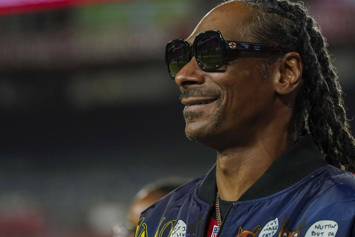 Snoop Dogg comes full circle and buys out label that made his career ...