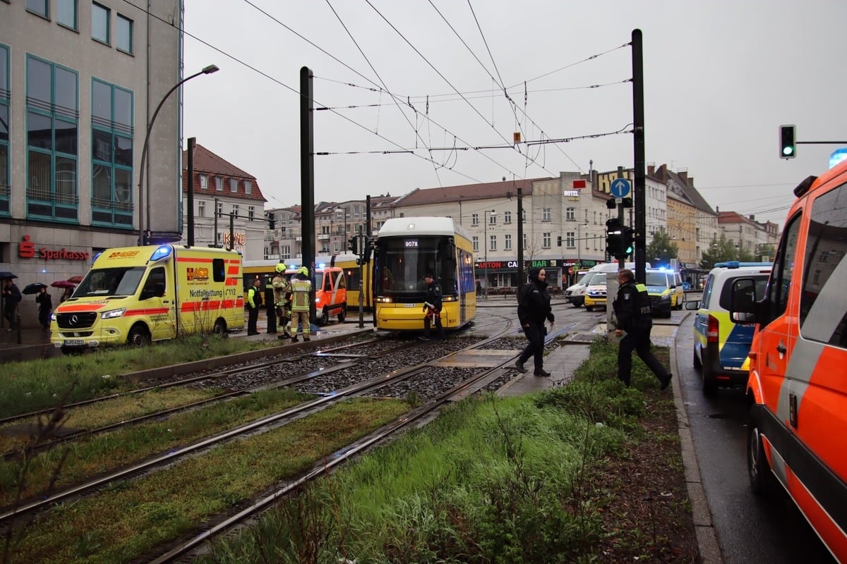 Unfall in Berlin-Weißensee: Tram erfasst Fußgängerin