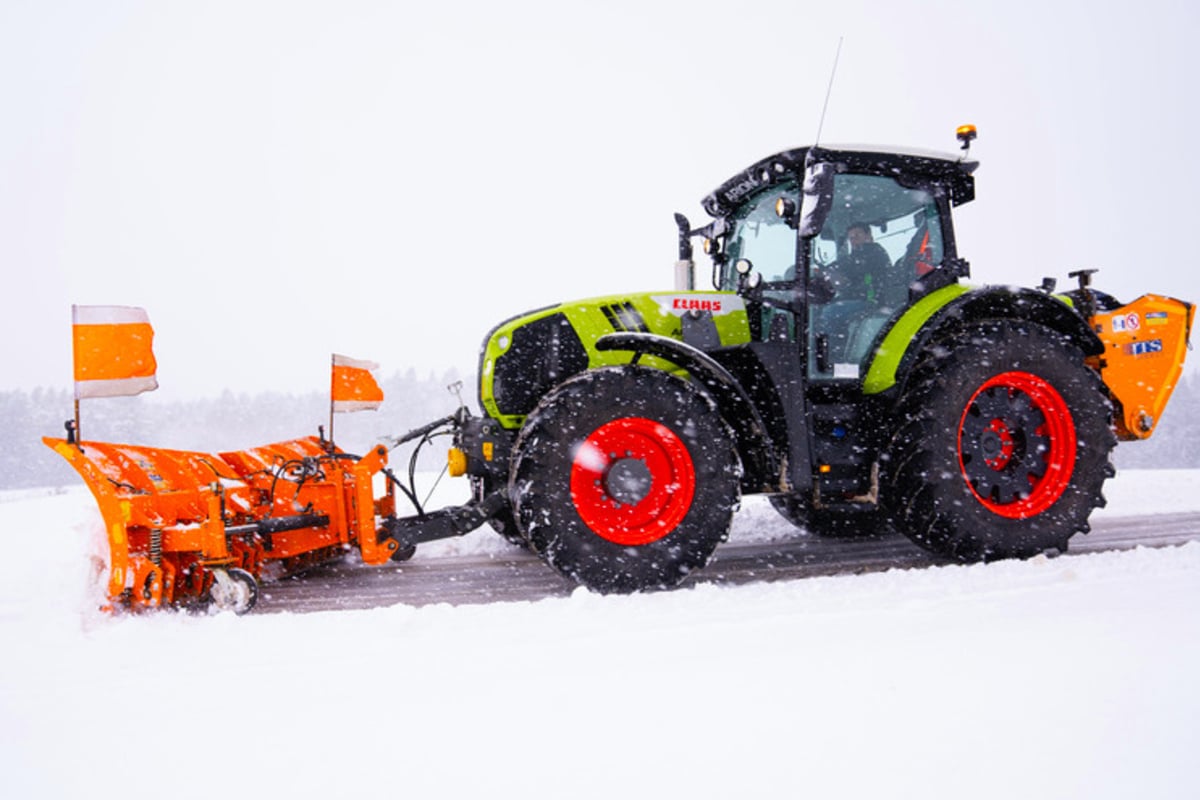 München: Schweres Geschütz gegen Eis und Schnee - Hier helfen nur noch  Traktoren