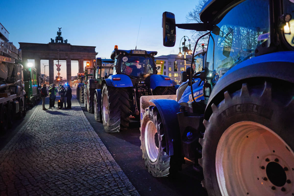 Bauernproteste in Berlin: Rund 200 Fahrzeuge am Brandenburger Tor