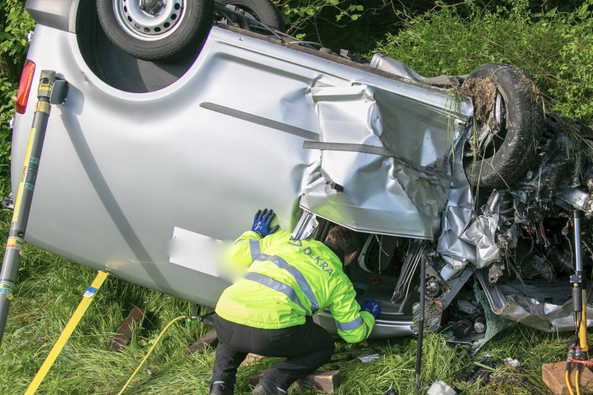 Tödlicher Frontalcrash: Caddy-Fahrer (†59) stirbt an Unfallstelle
