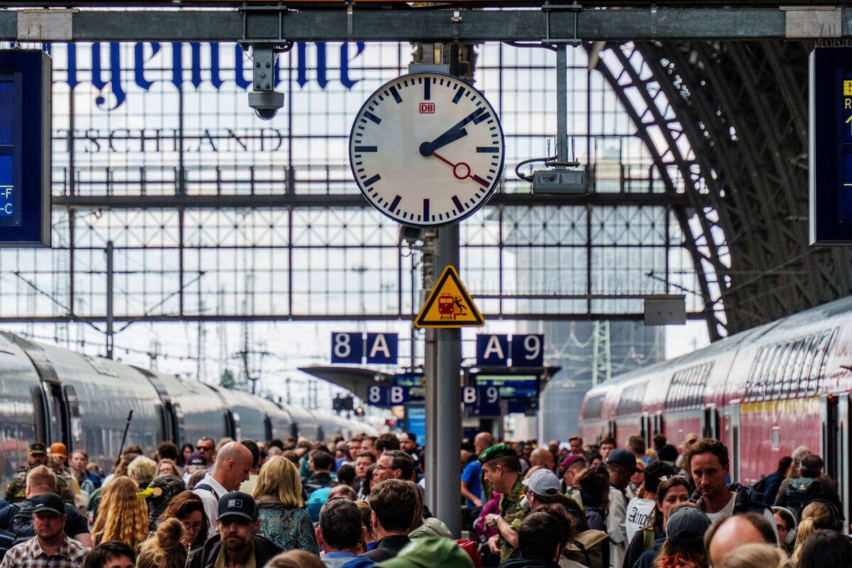 Ausgeb-xt-und-in-Zug-gestiegen-Junge-7-sorgt-an-Weihnachten-f-r-Aufregung