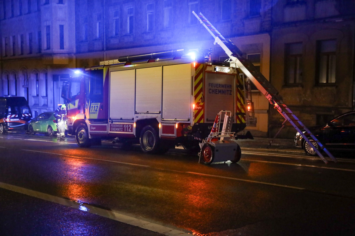 Vollsperrung! Feuerwehreinsatz in Chemnitz