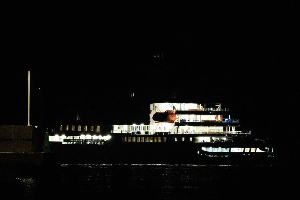 Mit Touristen aus Deutschland an Bord: Virus-Schiff im Hafen von Teneriffa eingetroffen