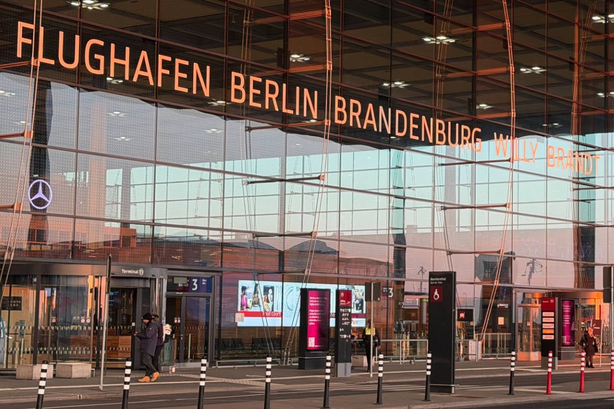 Neues "Abschiebezentrum" am BER: Was das für Asylbewerber be