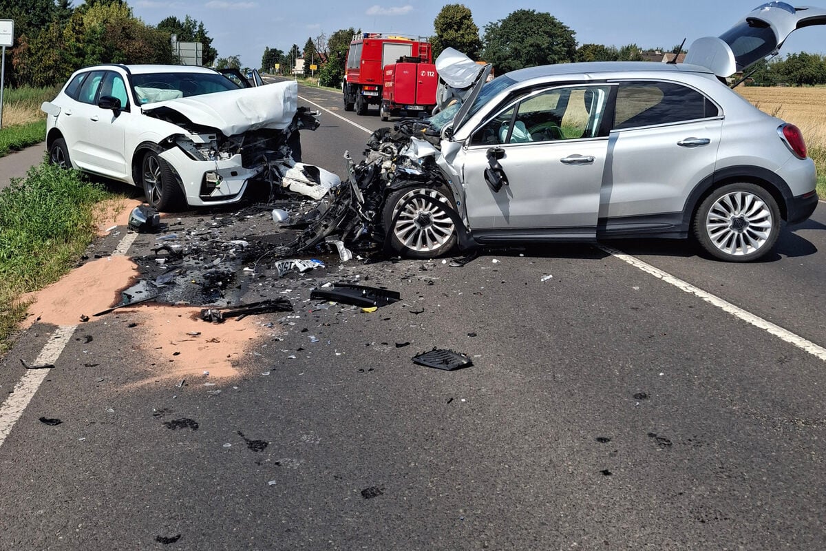 Schlimmer-Frontal-Crash-in-der-B-rde-Drei-Verletzte