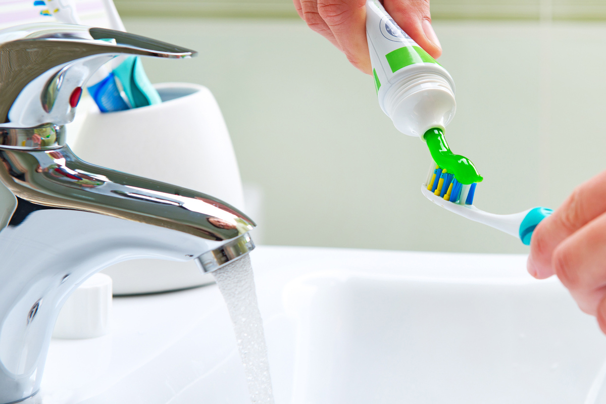 Un village français interdit de se brosser les dents avec l’eau du robinet !