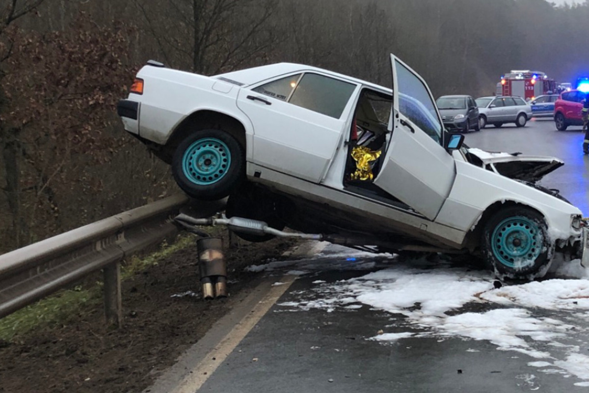 schrecklicher unfall fahranfanger 18 in mercedes oldtimer eingeklemmt sofort tot tag24