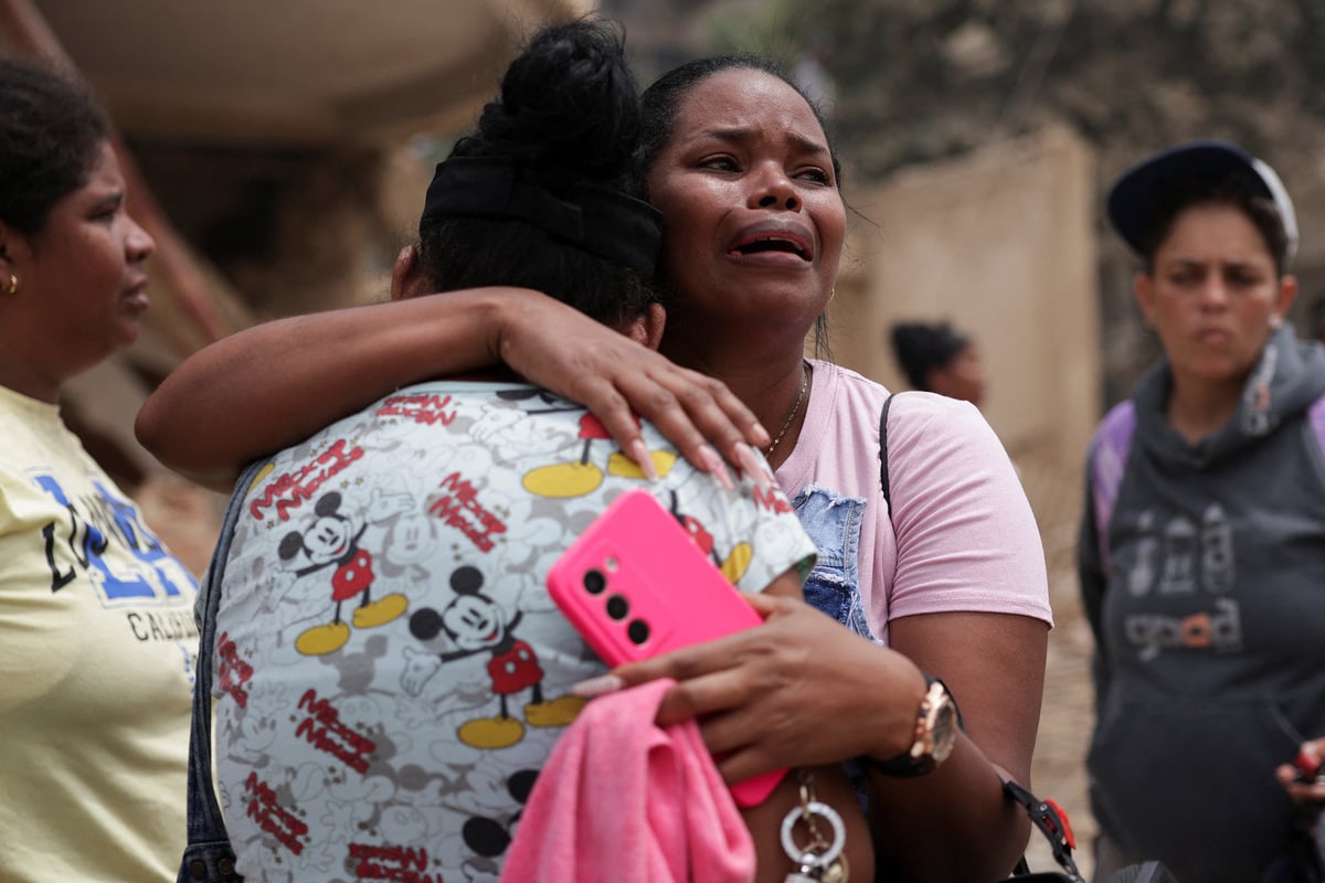 Venezuela earthquakes: US pledges millions in aid and sends warships as death toll rises