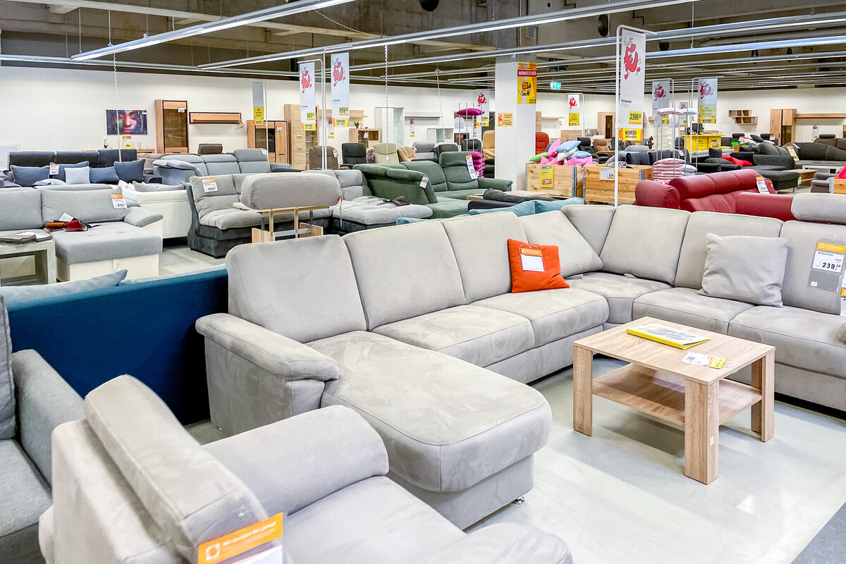 Sconto makes these blatant furniture deals on Saturday (March 12th).