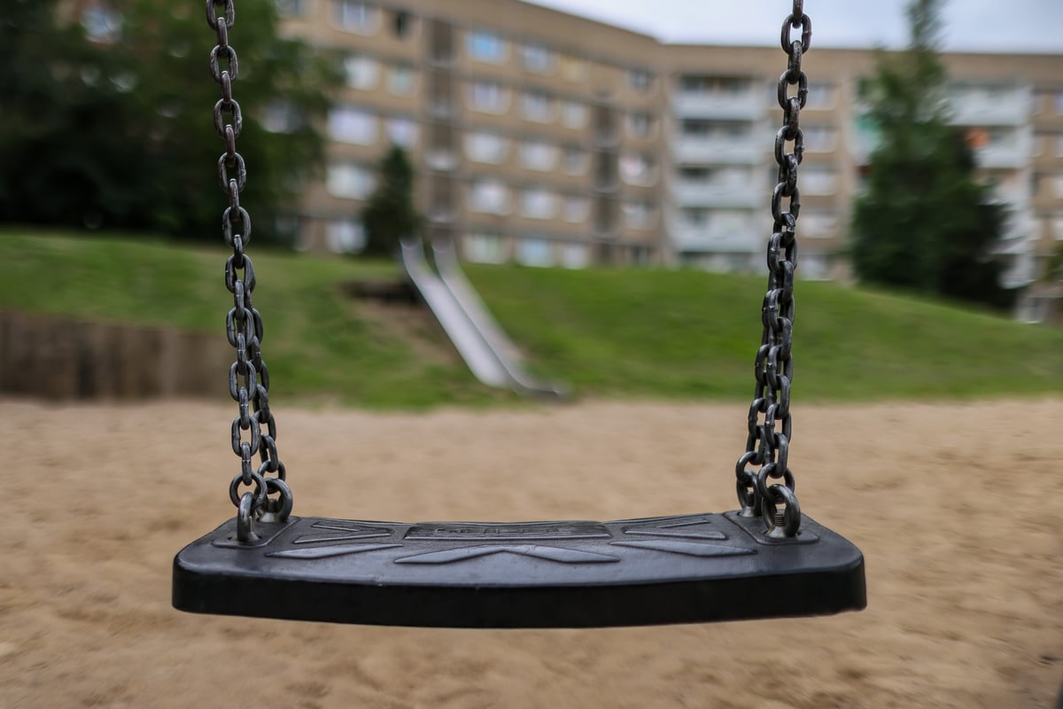 Rentner wirft Böller auf Spielplatz in Leipzig: Explosion und verletztes Kind!