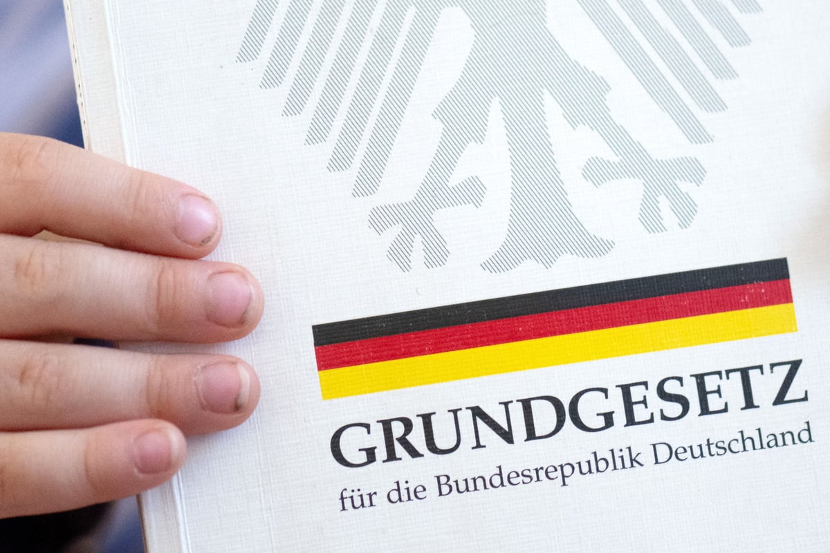 Grundgesetz wird 75: Heute Riesen-Trara mit Steinmeier vor Reichstag