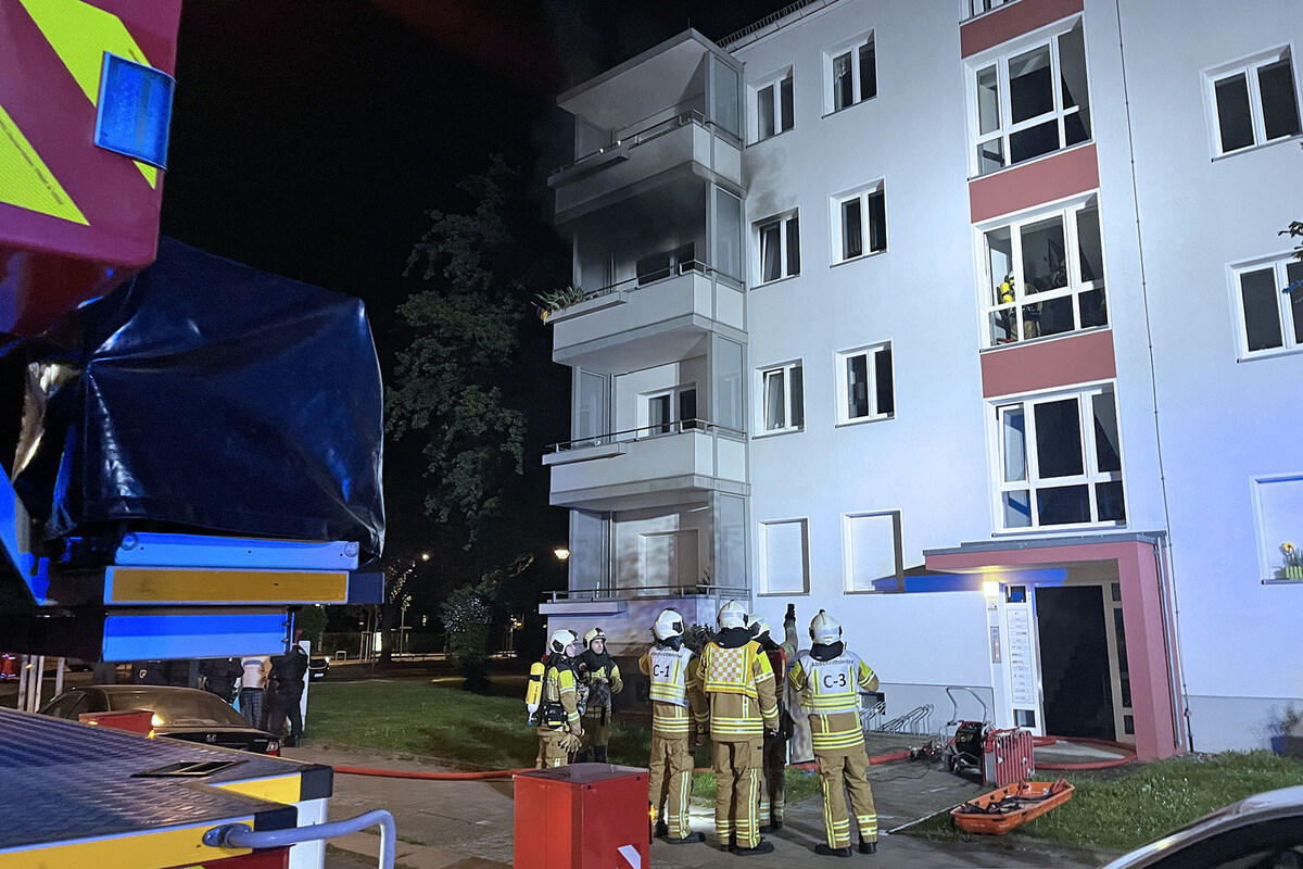 Mehrere Feuerwehr-Einsätze in der Nacht: Bewohner nach Brand verletzt