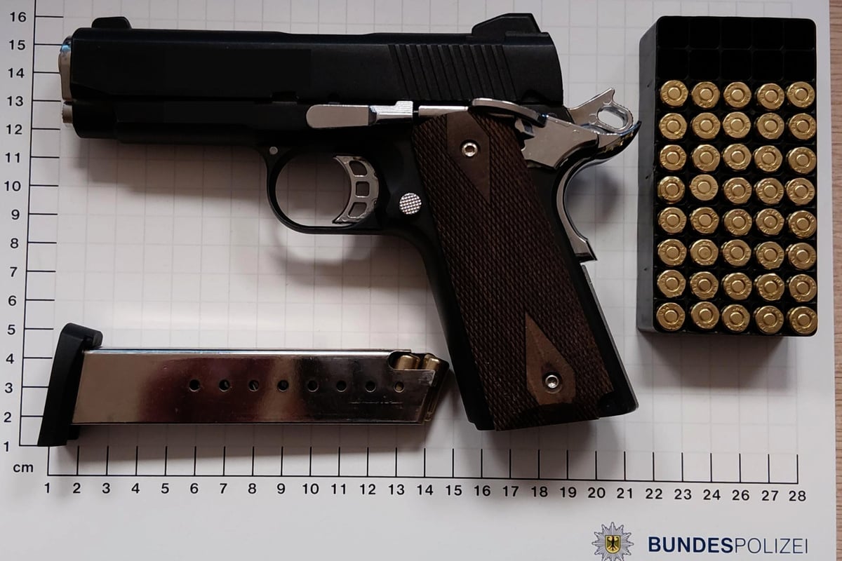 Gef-hrlicher-Fund-Bundespolizei-beschlagnahmt-Pistole-und-Munition