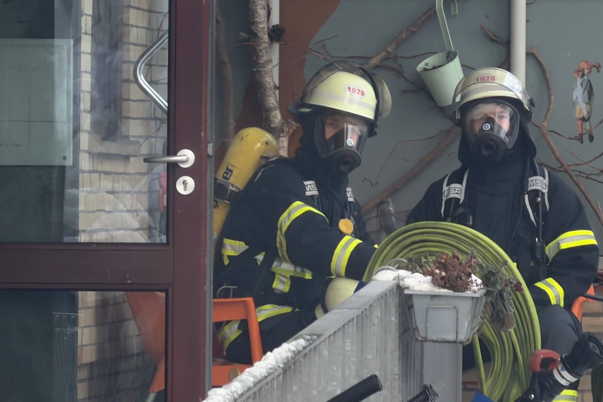 Feuer-in-Jugendwohnunterkunft-Zahlreiche-Haushalte-ohne-Strom