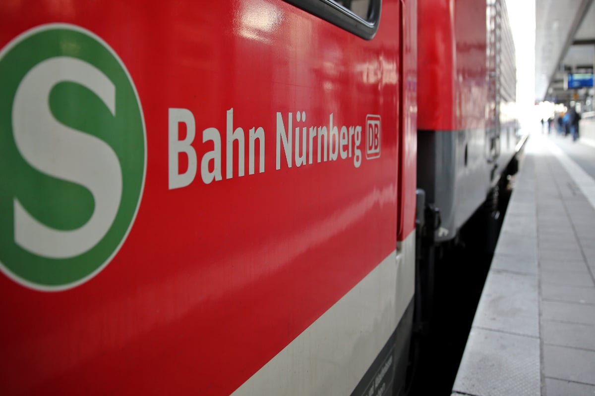 Widerlicher Zwischenfall in S-Bahn: Mann entblößt sich vor Mädchen