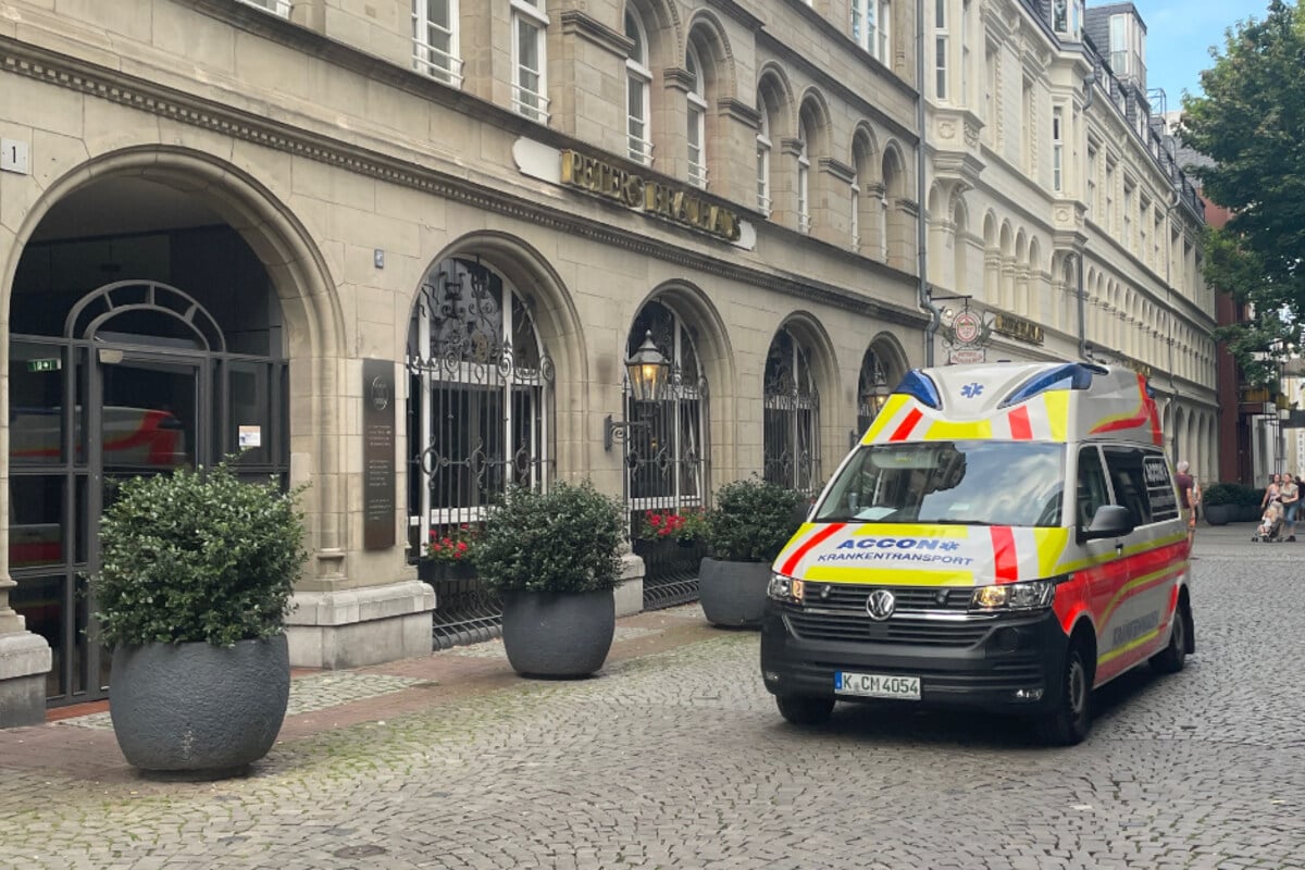 Taxifahrer rast absichtlich in Fußgängergruppe - Mehrere Verletzte in Kölner Altstadt