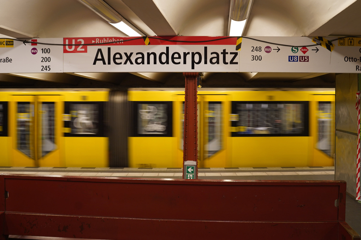 Berlin UBahnLinie U2 fährt wieder bis Ruhleben, aber Störung am Alexanderplatz dauert an
