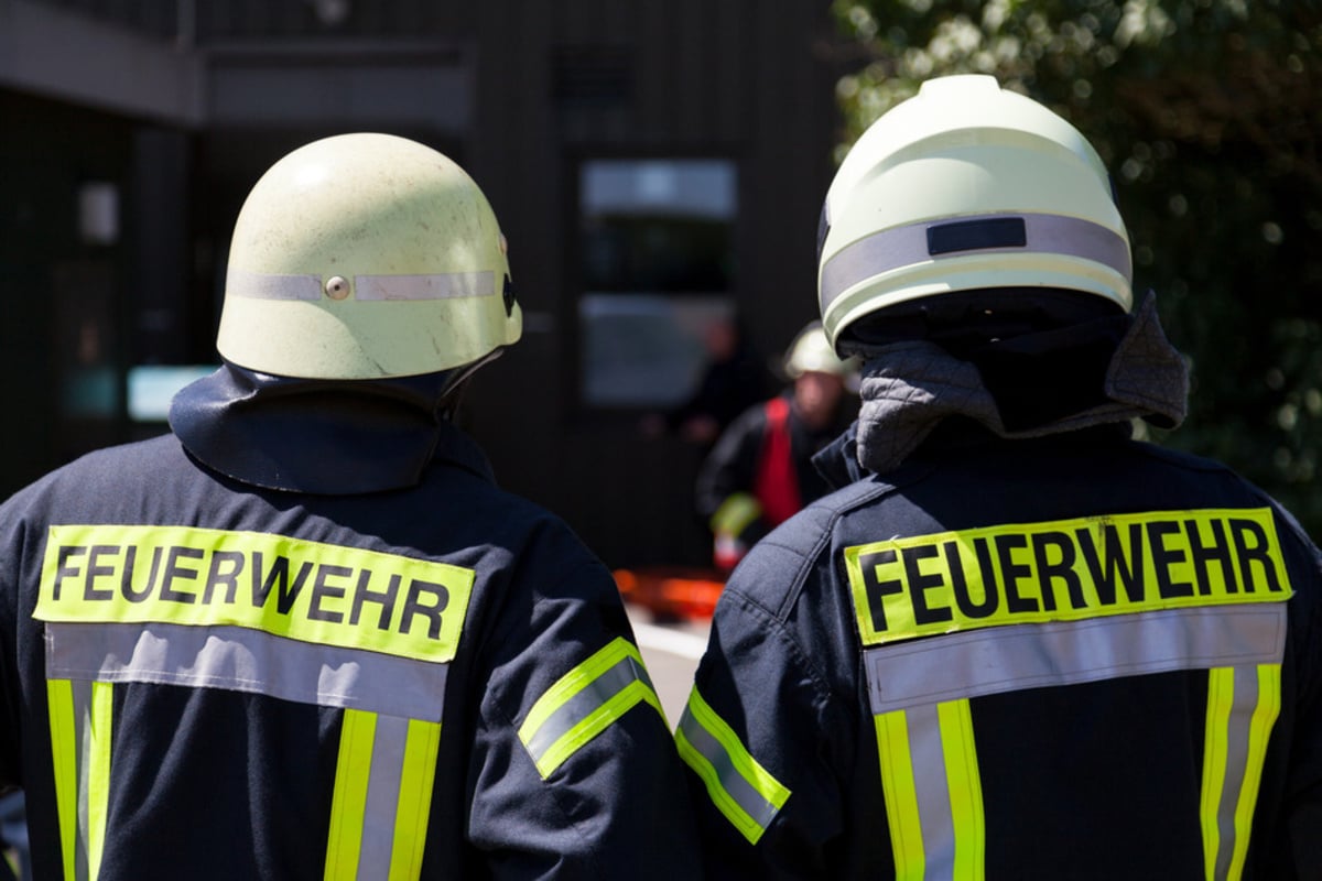 Dixi-Klo in Flammen: Polizei sucht Zeugen