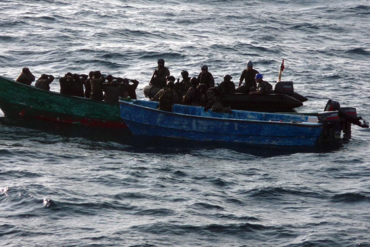 Piraten greifen Frachter aus Hamburg an! Kriegsschiff eilt zu Hilfe