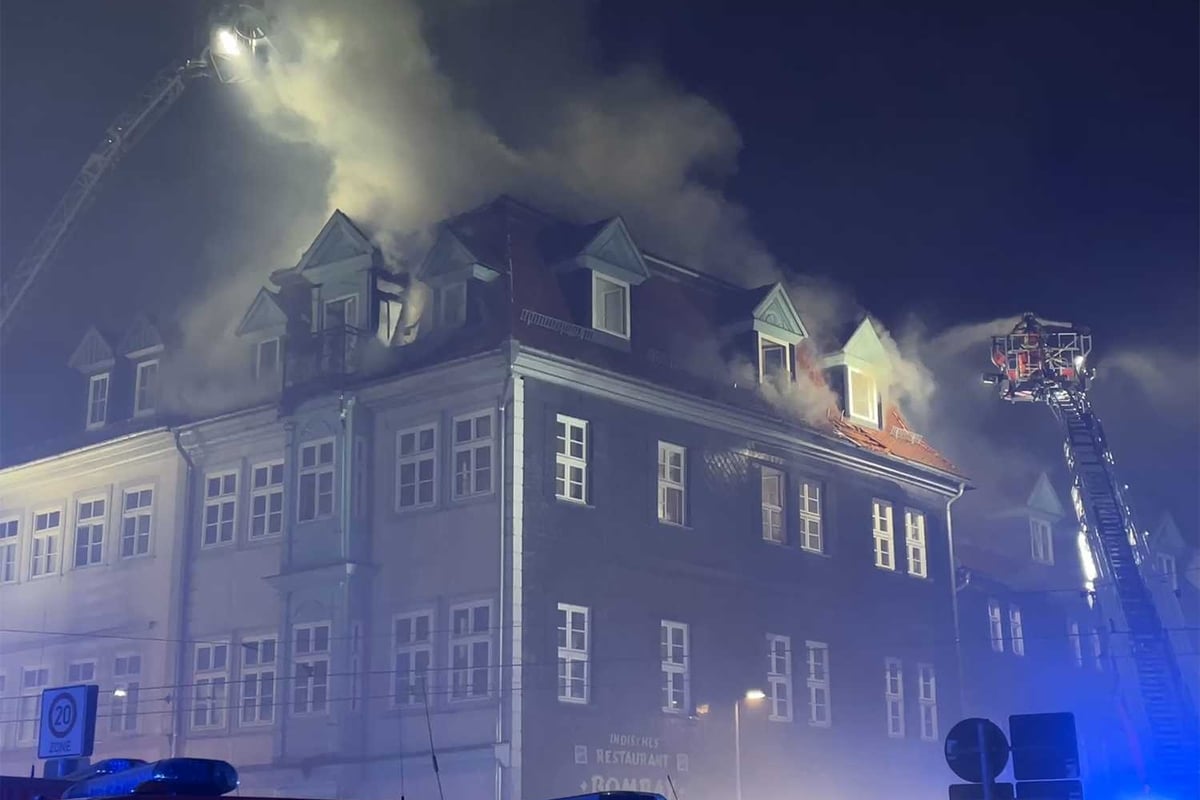 Gro-brand-am-Erfurter-Domplatz-Einsatz-l-uft-weiter