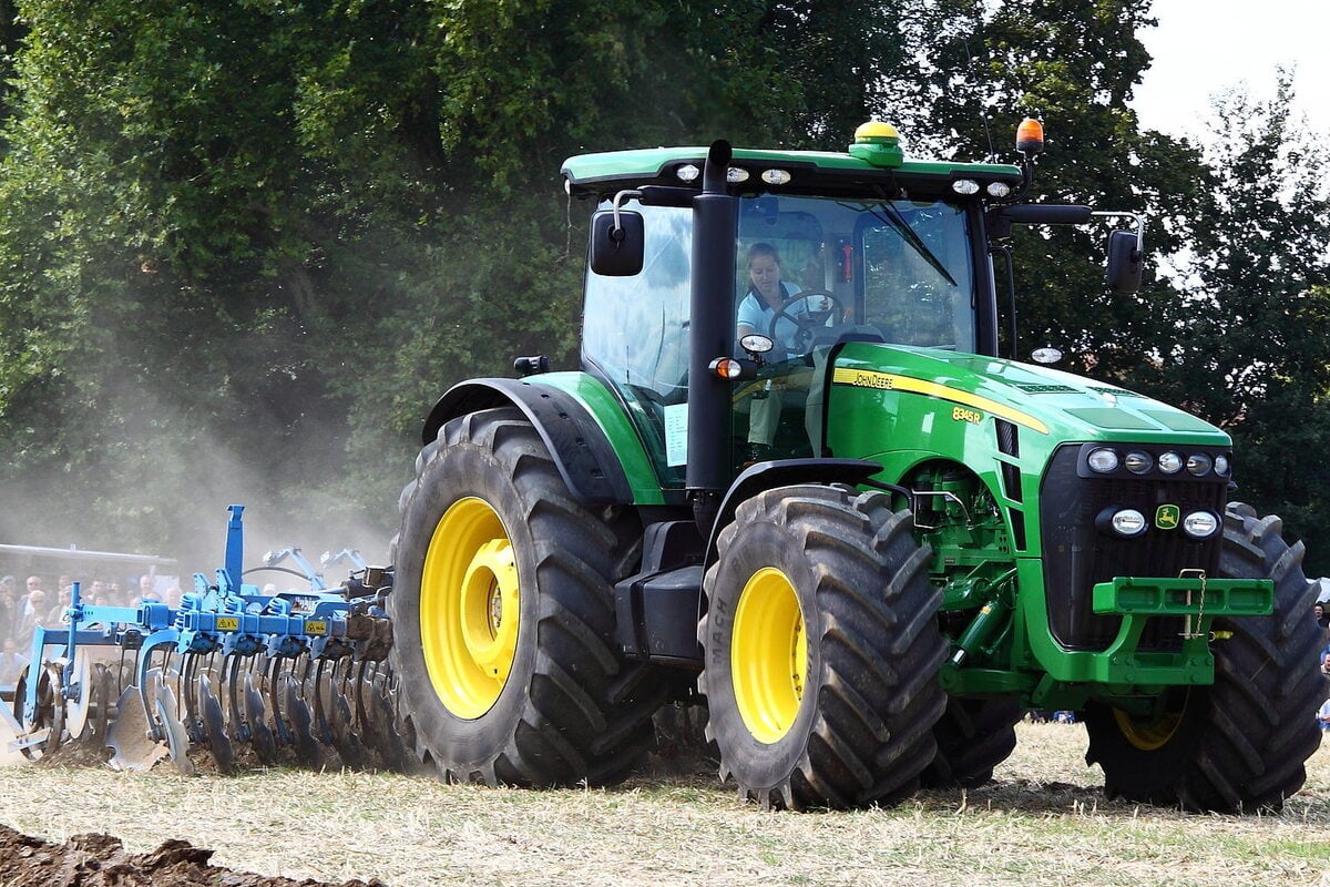 GPS-aus-Traktoren-geklaut-H-ngen-diese-F-lle-miteinander-zusammen-