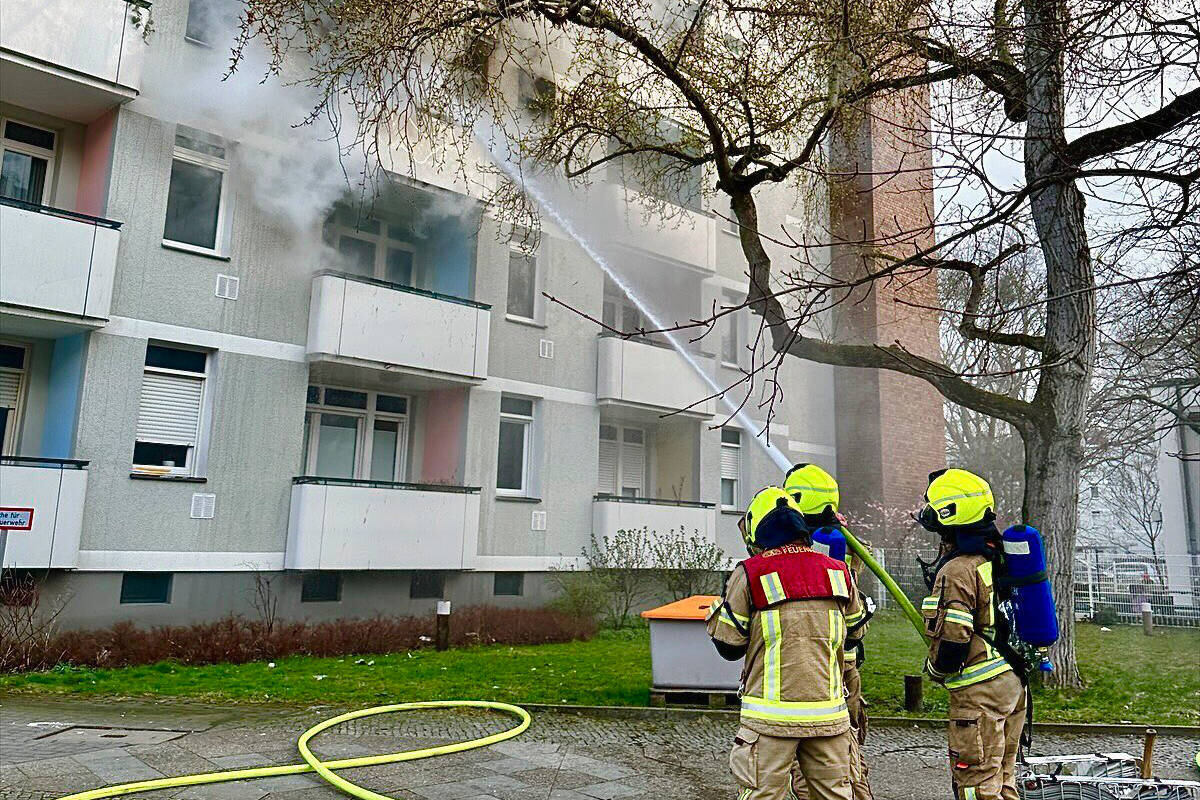 Hochhausbrand in Berlin-Kreuzberg: Wohnung in Flammen