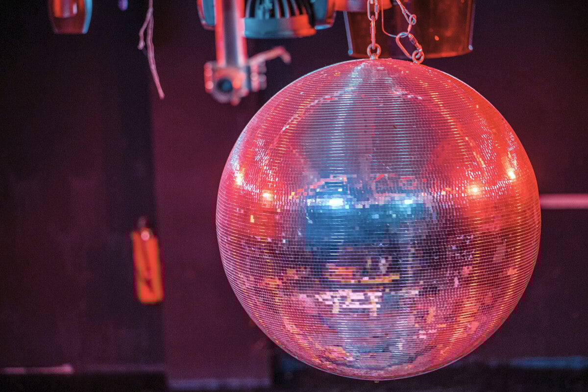 18-Jährige feiert Party, doch dann tauchen viel zu viele ungeladene Gäste auf