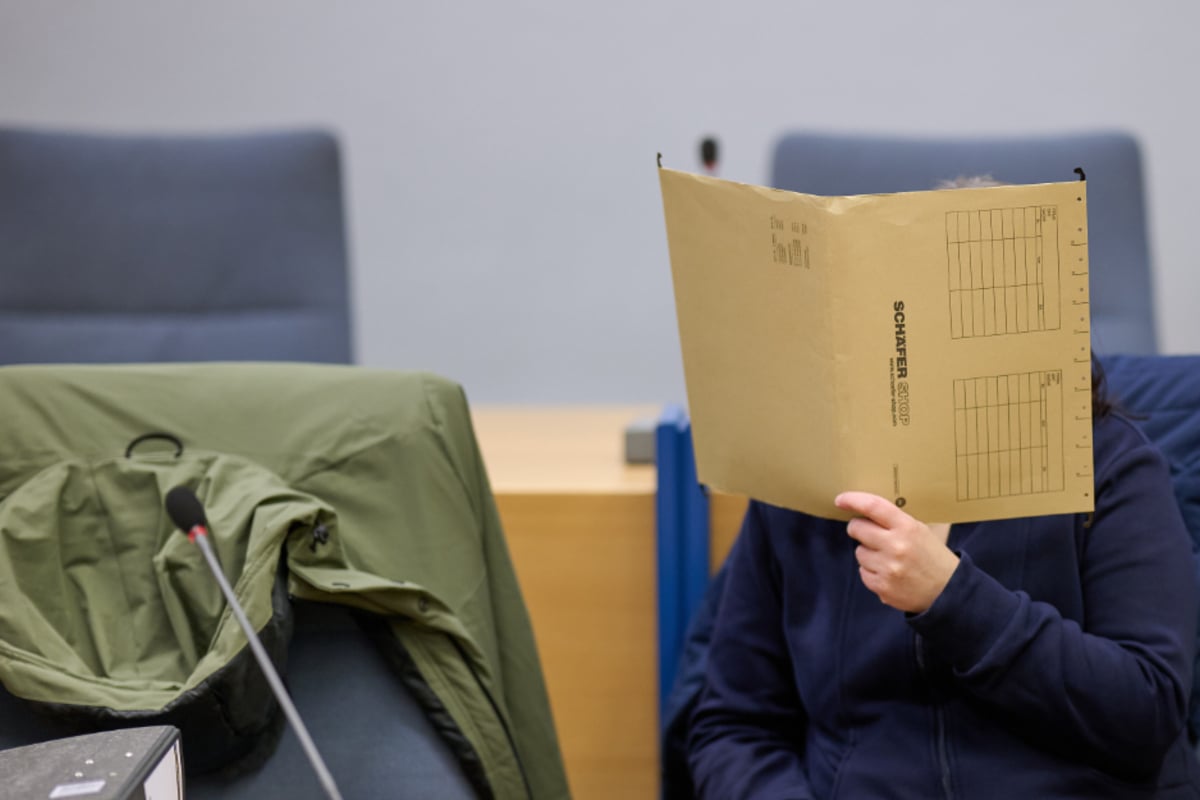 Mutter-und-Gro-eltern-sperren-Kind-jahrelang-ein-Jetzt-kommen-verst-rende-Details-ans-Licht