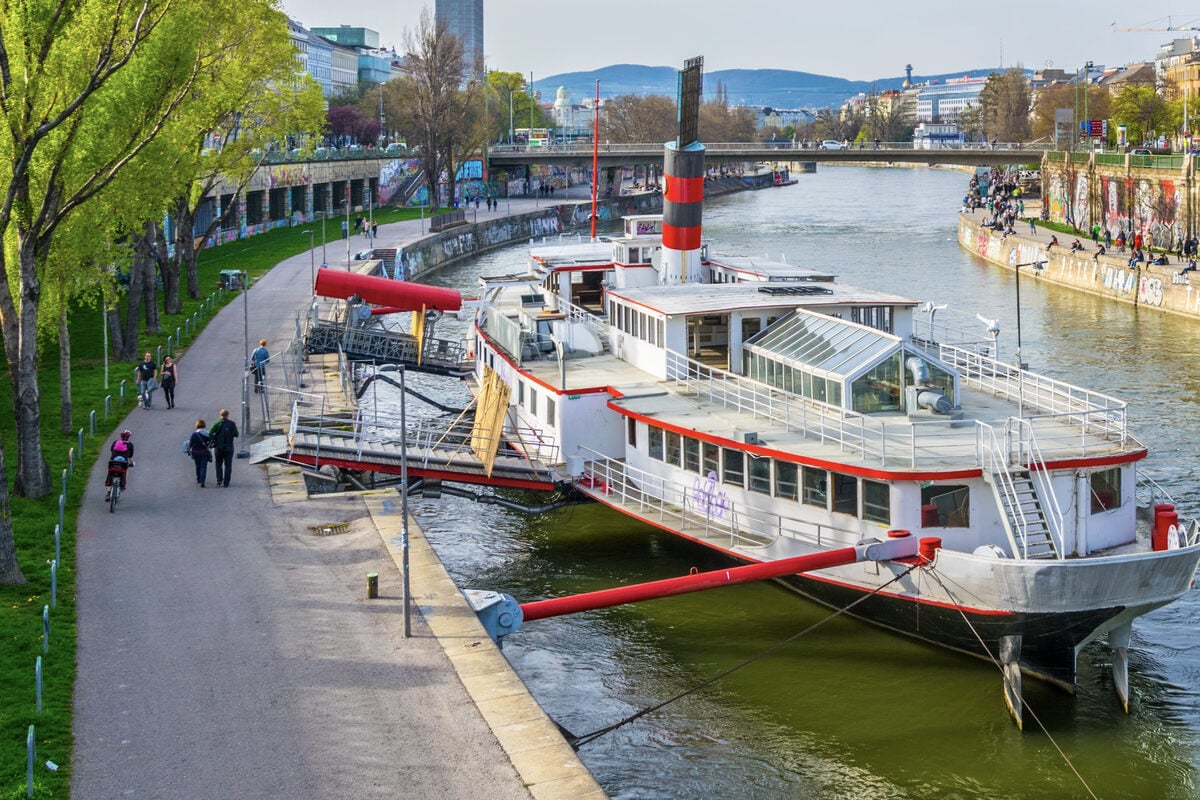 Drama auf Donauschiff! Deutsche stürzt ins Wasser und stirbt