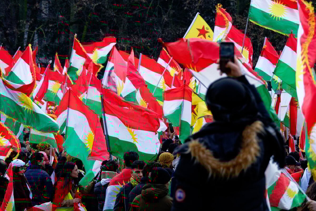 Demo-Samstag-in-NRW-Tausende-gehen-wegen-Iran-und-Nordsyrien-auf-die-Stra-e