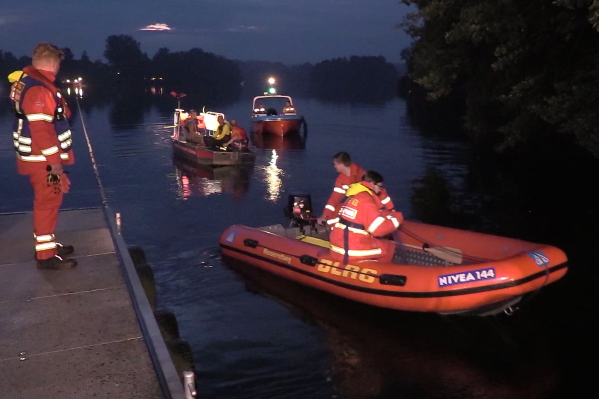 Herrenloses Boot entdeckt: Suche nach zwei Vermissten im Großensee