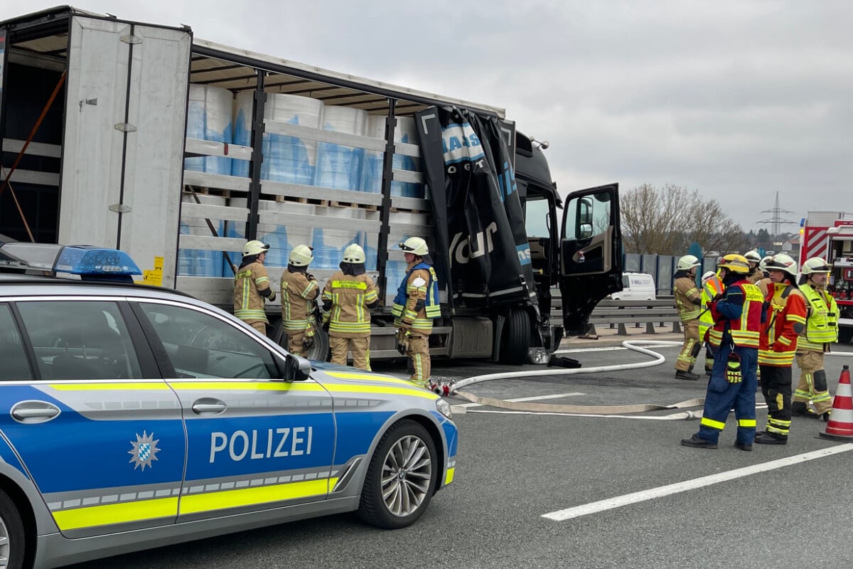 Erstelfer Retten Bewusstlosen Fahrer Auf A9 In Bayern Aus Brennendem Lkw