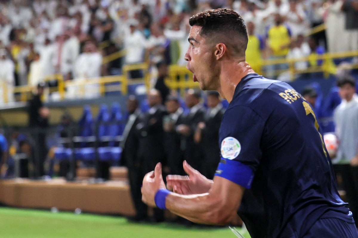 Cristiano Ronaldo gets angry and demands referee replacement in Arab King Cup match