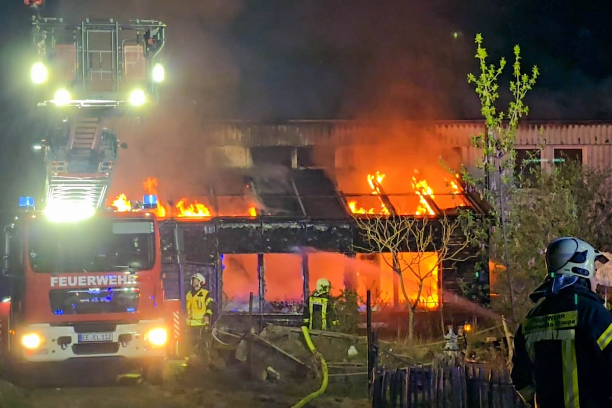 Großeinsatz in der Nacht: Kampfschule in Elsterwerda geht in Flammen auf